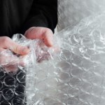 folia bąbelkowa Czy folia bąbelkowa ochroni rośliny w ogrodzie przed mrozem?