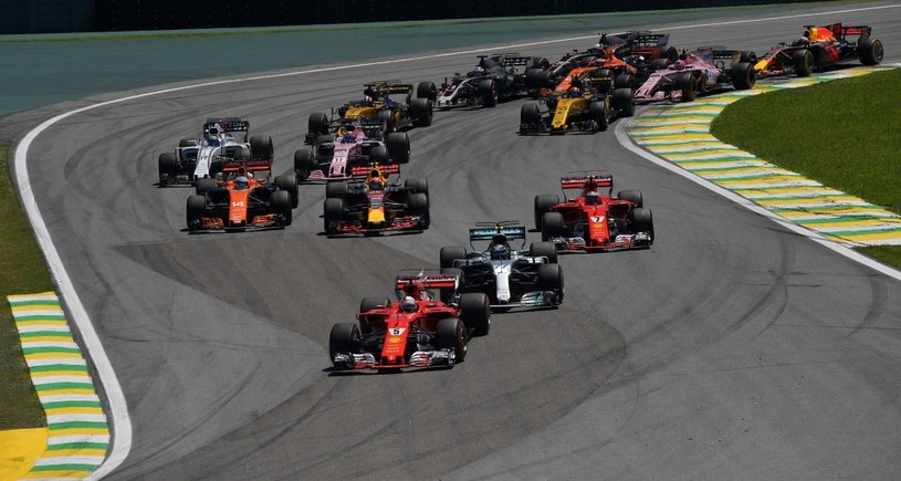 Czy Formuła E ma szansę przebić popularnością F1? /AFP