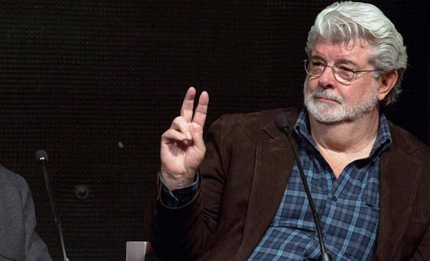 Czy George Lucas będzie chciał mieć wpływ na nowe części "Gwiezdnych wojen"? /AFP