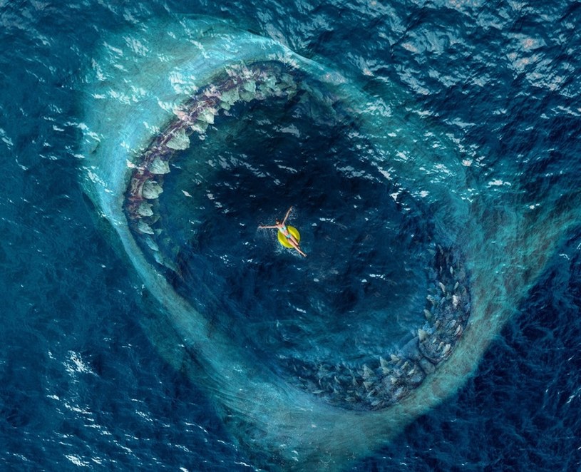 Czy gigantyczne rekiny nadal kryją się w czeluściach oceanów? (kadr z filmu "The Meg") /East News