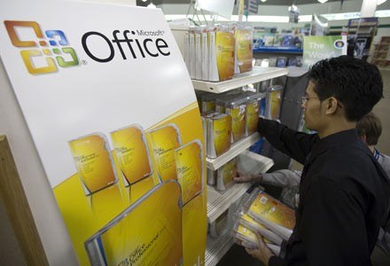 Czy Google zagrozi dominacji MS Office'a na rynku oprogramowania biurowego? /AFP