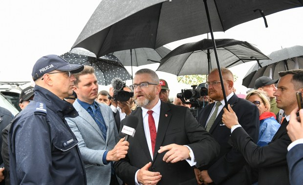 ​Czy Grzegorz Braun straci immunitet? Policja nie odpuszcza po incydencie w Jedwabnem