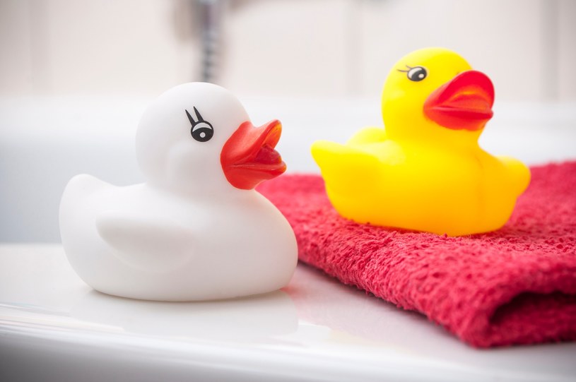Czy gumowe zabawki do kąpieli są niebezpieczne? /123RF/PICSEL