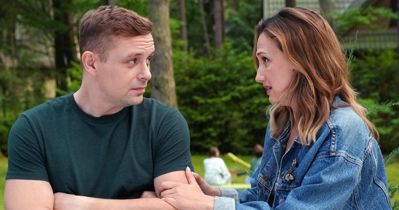 Czy Hubert i Asia przekonają Emila, by jednak poleciał z nimi do Stanów? /Źródło: AIM