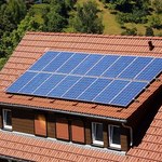 Czy instalacja solarna się opłaca? Przeliczamy koszty i zyski