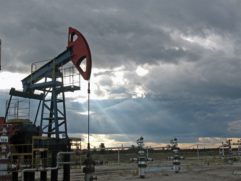 Czy inwestowanie w ropę jest teraz bardziej ryzykowne niż w "akcje śmieciowe"? /123RF/PICSEL