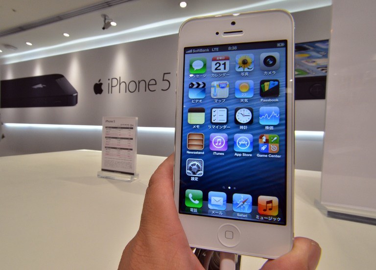Czy iPhone 5 rzeczywiście śmiertelnie poraził prądem młodą Chinkę? Lokalne media twierdzą, że to prawda /AFP
