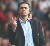 Czy Jose Mourinho będzie najlepiej opłacanym trenerem na Wyspach? /AFP