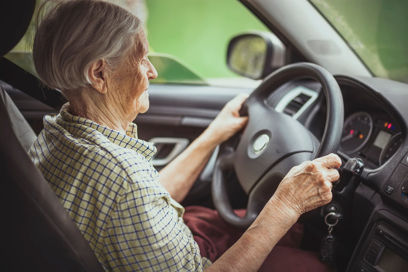 Czy kierowcy, którzy skończyli 65 lat będą musieli przechodzić obowiązkowe badania? Wszystko na to wskazuje /123RF/PICSEL