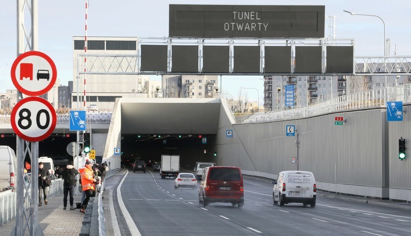 Czy kierowcy stosują się do ograniczeń prędkości w tunelu S2 na POW? / 	Jakub Kamiński    /East News