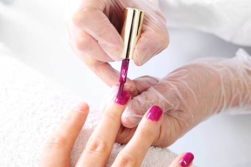 Czy kobiety, które mają manicure hybrydowy, są w grupie ryzyka? /123RF/PICSEL