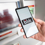 Czy kod BLIK działa za granicą w sklepach i bankomatach? 