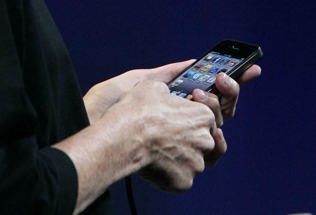 Czy kolejne wersje iPhone'a będą wodoodporne? /AFP