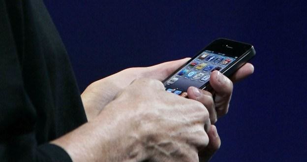 Czy kolejne wersje iPhone'a będą wodoodporne? /AFP