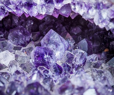 Czy kryształy minerałów oraz żyły wodne mają magiczną moc?