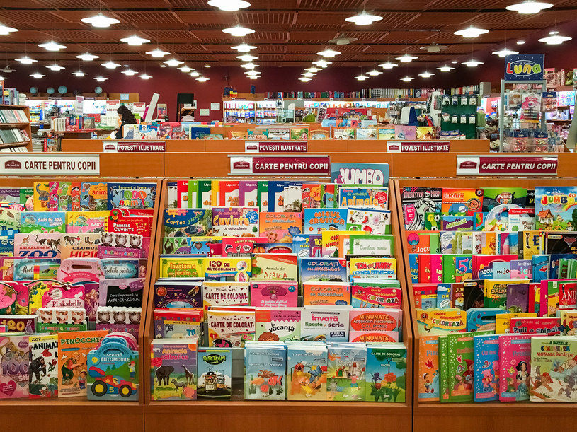 Czy książki dla dzieci muszą być tak kolorowe? /123RF/PICSEL