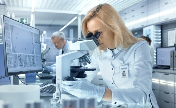 Czy leki na raka będą mniej obciążające? Pracują nad tym polscy naukowcy 