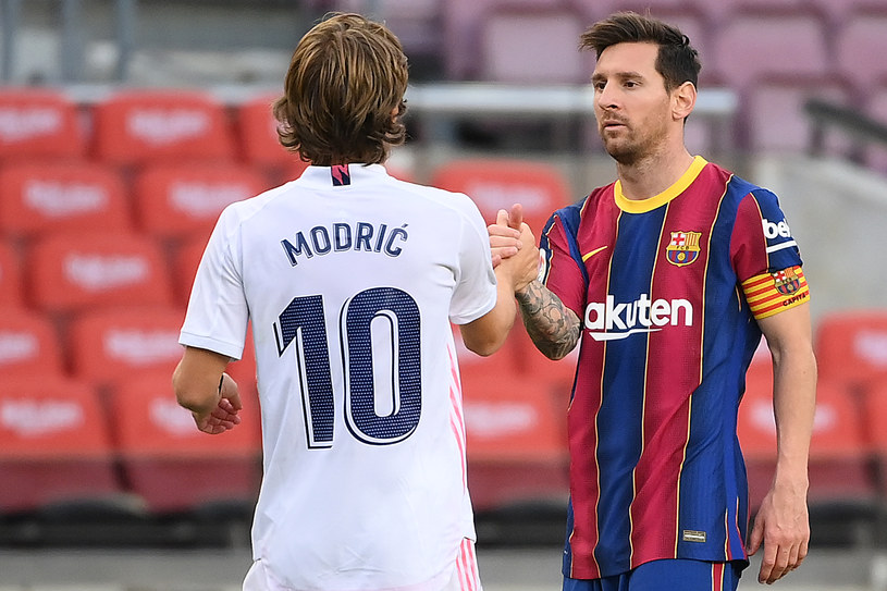 Czy Luka Modrić i Lionel Messi zmierzą się w finale Superpucharu Hiszpanii? /LLUIS GENE /AFP