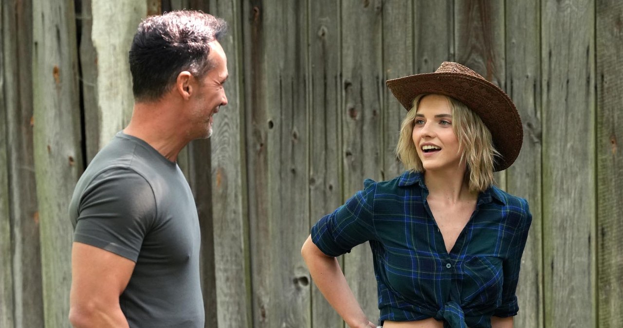 Czy Mariusz powie "stop" wyraźnie zauroczonej nim dziewczynie? /Źródło: AIM