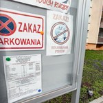 Czy możesz parkować pod posesją sąsiada? Sprawdź, zanim spotkają cię nieprzyjemności