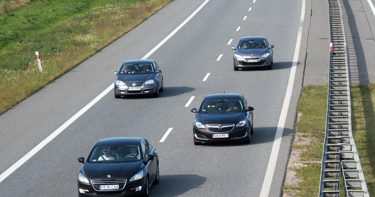 Czy można jechać cały czas lewym pasem na autostradzie? /Wojciech Stróżyk /Reporter