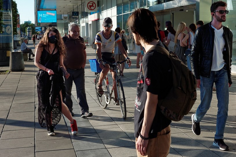 Czy można jeździć rowerem po chodniku? / 	Adam Chelstowski / FORUM    /Agencja FORUM