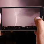 Czy można ładować telefon podczas burzy? Wyjaśniamy to raz na zawsze