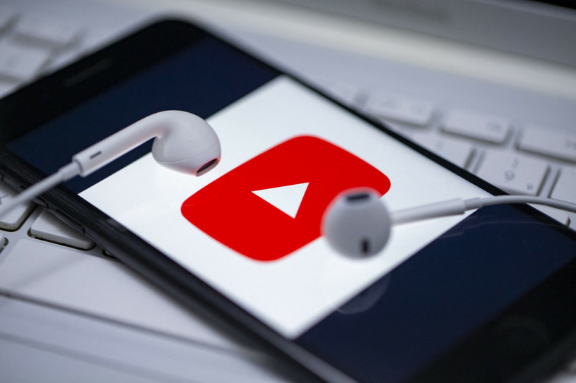 Czy można legalnie ściągnąć muzykę z YouTube i pobrać pliki mp3 na komputer albo smartfon? /AA/ABACA/EAST NEWS /East News