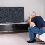 Czy można oglądać telewizję w czasie burzy? Nie każdy o tym wie