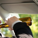 Czy można pić alkohol siedząc za kierownicą, gdy silnik jest wyłączony?