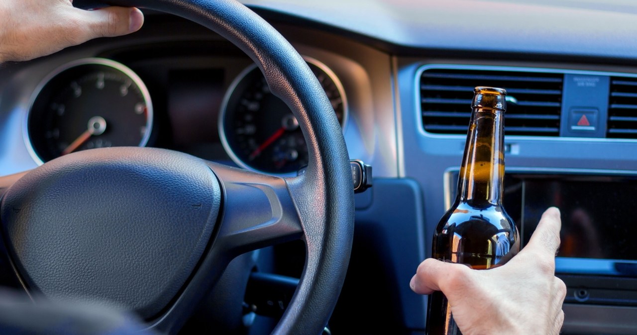 Czy można prowadzić samochód po wypiciu piwa bezalkoholowego? /123RF/PICSEL