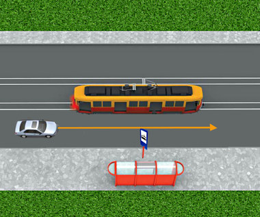 Czy można przejeżdżać obok tramwaju, mającego przystanek na środku ulicy?