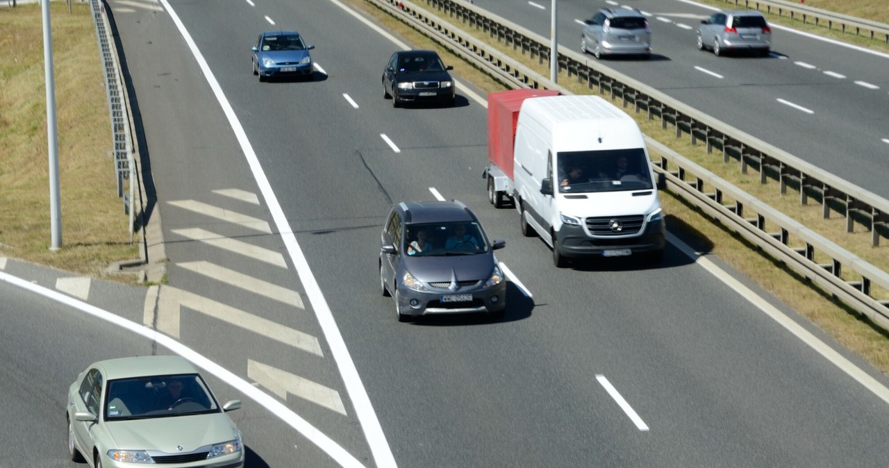 Czy można wyprzedzać na autostradzie z prawej strony? /Bartlomiej Magierowski /East News