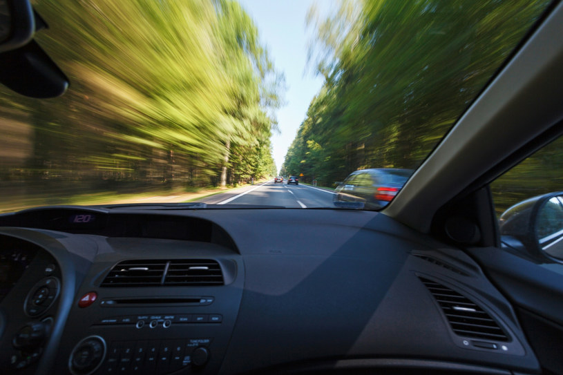 Czy można wyprzedzać samochód skręcający w lewo? /LUKASZ SZCZEPANSKI/REPORTER /East News