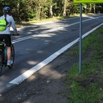 Czy można wyprzedzić rowerzystę na podwójnej linii ciągłej? 