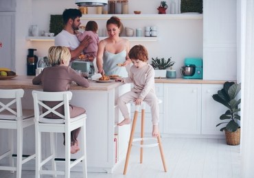 Czy można zjeść to, co spadło na podłogę? Zasada 5 sekund nie zawsze działa