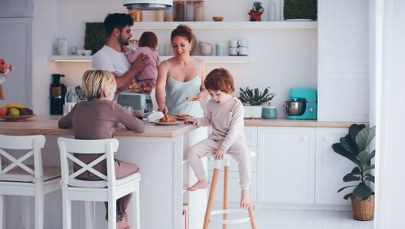 Czy można zjeść to, co spadło na podłogę? Zasada 5 sekund nie zawsze działa