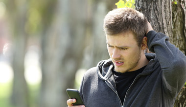 ​Czy musisz odblokować telefon podczas kontroli policyjnej? Prawnik rozwiewa wątpliwości