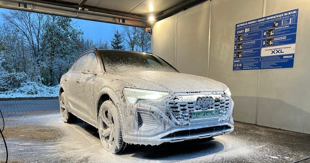 Czy mycie samochodu zimą jest bezpieczne? /Adam Majcherek /INTERIA.PL