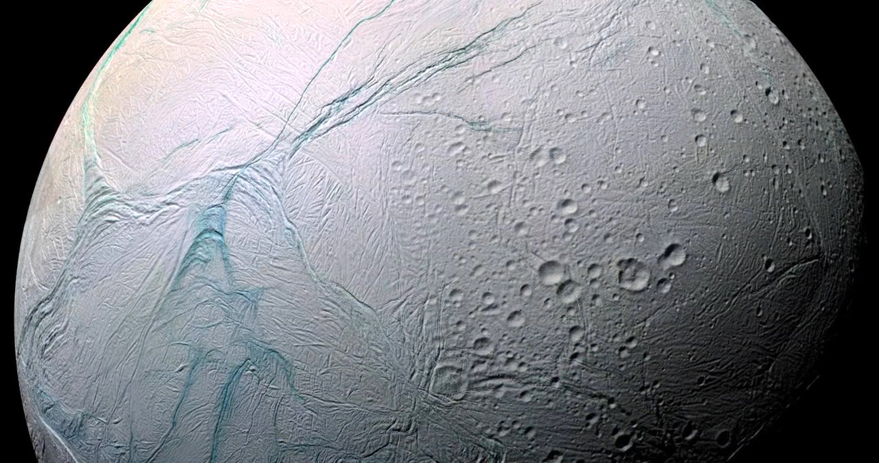 Czy na Enceladusie może istnieć życie? /NASA