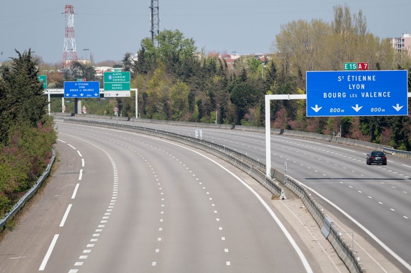 Czy na francuskich autostradach prędkość zostanie ograniczona do 110 km/h? /Getty Images