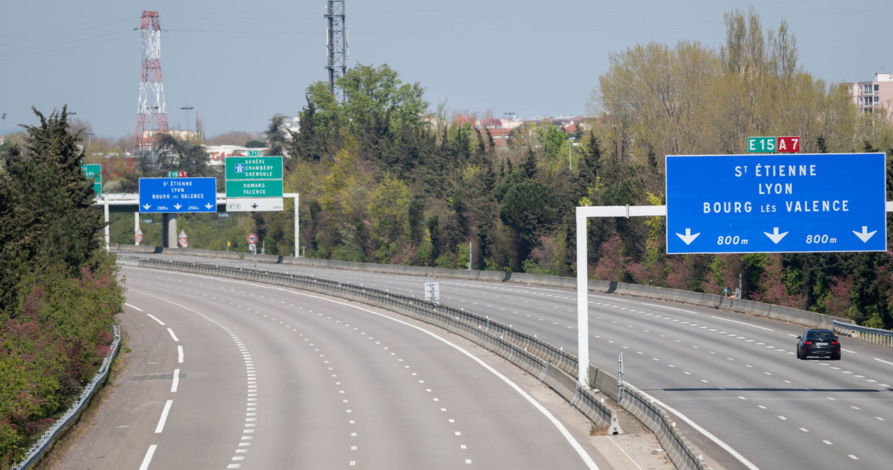 Czy na francuskich autostradach prędkość zostanie ograniczona do 110 km/h? /Getty Images