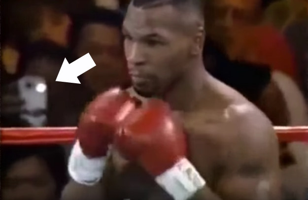 Czy na walce bokserskiej z udziałem Mike'a Tysona pojawił się podróżnik w czasie? /YouTube