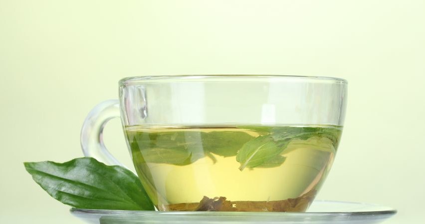Czy nadmiar zielonej herbaty może być szkodliwy? /123RF/PICSEL