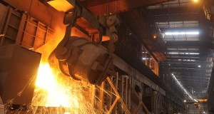 Czy napływ indyjskiej stali zagrażający polskim hutom zostanie powstrzymany?