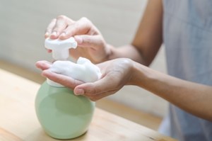 Czy naprawdę mydła i żele antybakteryjne nie są zdrowe?