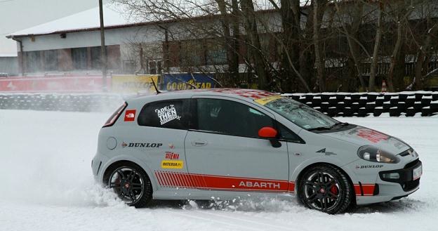 Czy naprawdę prędkość jest głównym problemem polskich dróg? /Abarth