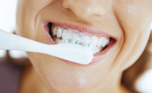 ​Czy naprawdę trzeba myć zęby dwa razy dziennie? Największe mity obalone