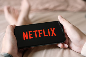 Czy Netflix zużywa dużo internetu i do oglądania trzeba mieć światłowód?