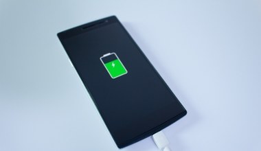 Czy nowy smartfon trzeba ładować 12 godzin? Oto cała prawda